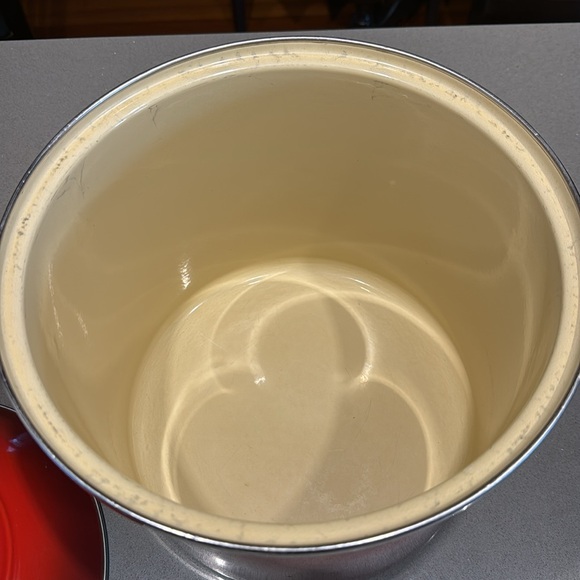 Le Creuset 10qt cerise stock pot - Picture 3 of 8